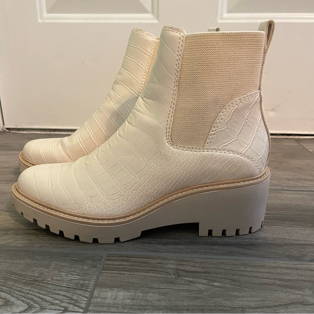 Dolce Vita HADDIE Women's 9.5 M Boots Booties Platform Heel Snakeskin Pattern